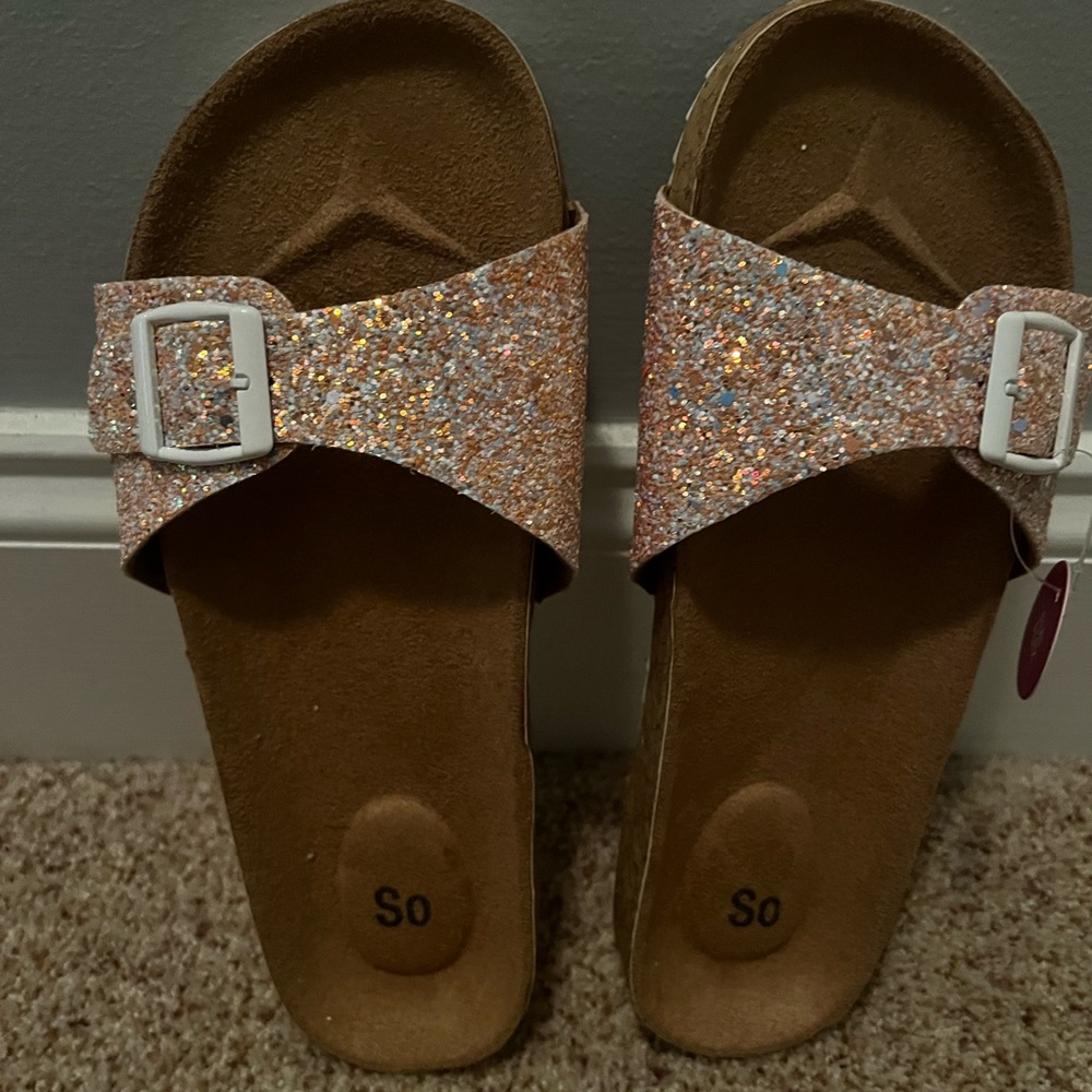 NIB SO pink glitter sandals.